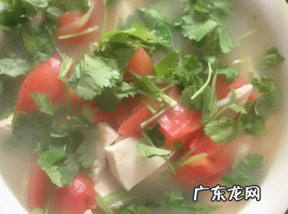鱼头豆腐汤能放西红柿,鱼和西红柿可以一起煮汤