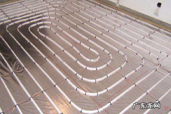 地暖用什么能源取暖,地暖是用电的好还是用天然气的好