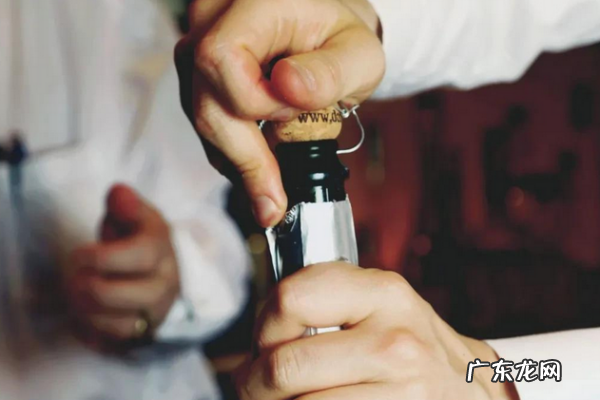 开香槟的正确方法,开香槟符合一定礼仪