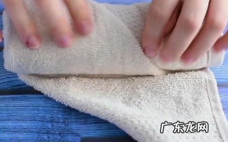 怎么把毛巾两边卷起来,毛巾造型叠法大全教程狗
