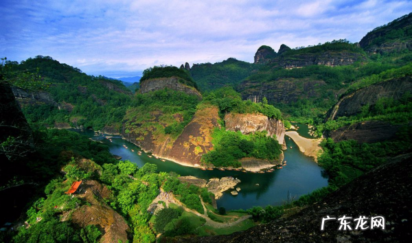 峨眉山是丹霞地貌,四川乐山和峨眉山哪个好玩