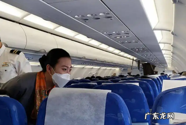 坐飞机要提前多久到达机场,坐飞机提前多久到机场合适