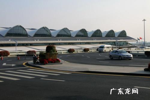坐飞机要提前多久到达机场,坐飞机提前多久到机场合适