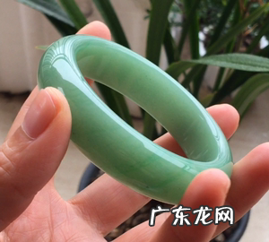 东陵玉越戴越透,东陵玉戴久了会怎样岫玉哪个比较好