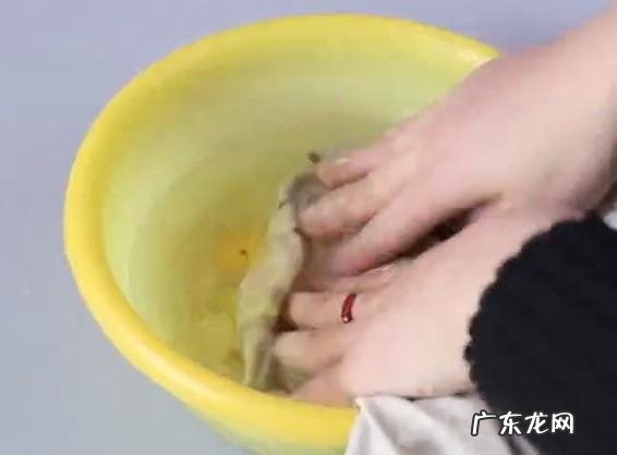 床单上有辣条油怎么洗,辣椒油滴到床单上怎么办