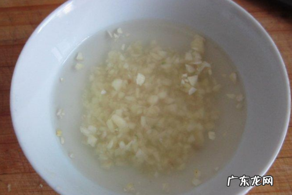 早上喝大蒜水有什么好处,大蒜泡开水喝有什么好处