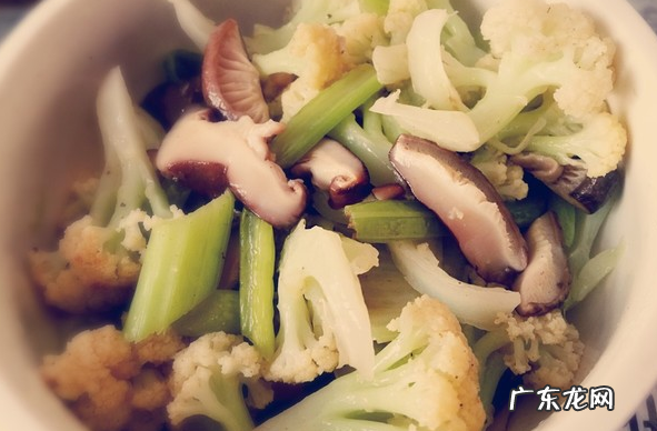 菜花能配什么菜一块炒,哪些食材可以和花菜一起搭配做菜