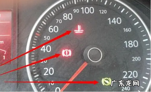开车手刹灯亮怎么回事,汽车手刹灯常亮是什么问题老司机教你轻松解决