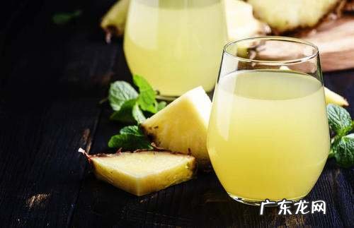 可以用热水榨菠萝汁,菠萝汁要用盐水泡