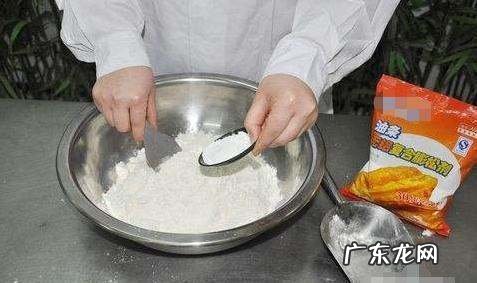 可以用奶粉和面炸油条,怎样炸油饼又软又蓬松教程