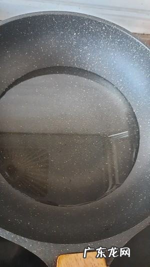 可以用奶粉和面炸油条,怎样炸油饼又软又蓬松教程