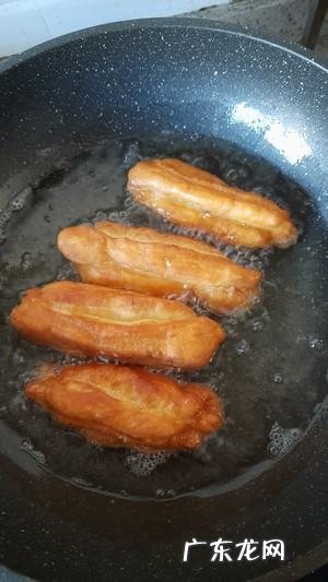 可以用奶粉和面炸油条,怎样炸油饼又软又蓬松教程