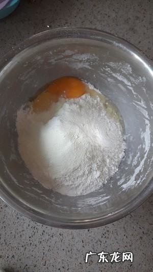 可以用奶粉和面炸油条,怎样炸油饼又软又蓬松教程