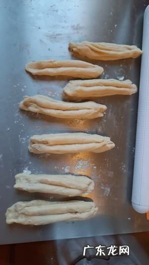 可以用奶粉和面炸油条,怎样炸油饼又软又蓬松教程
