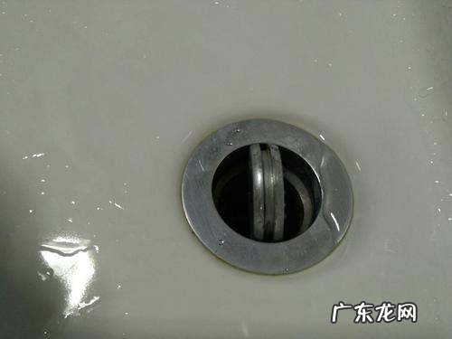 洗脸盆塞按压死了咋办,洗手盆的水塞怎么拆出来