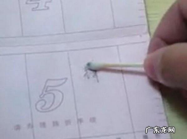马克笔涂错色了怎么去除,马克笔在纸上画错了怎么办擦掉