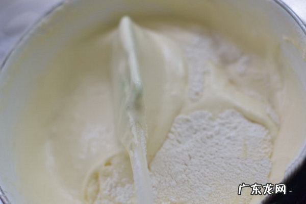 做蛋糕要发面,烤箱做蛋糕用加酵母
