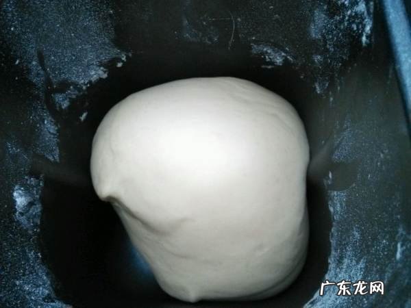 为什么面团搓不成长条,做面包揉面粘案板怎么办