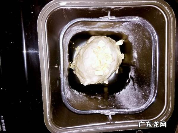 为什么面团搓不成长条,做面包揉面粘案板怎么办