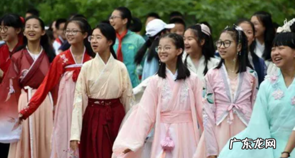 为什么汉服不可以作为校服,把校服改为汉服是真的