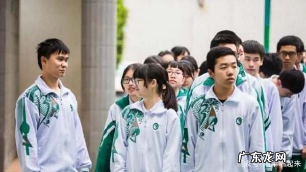 为什么汉服不可以作为校服,把校服改为汉服是真的