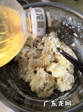 如何让油条松软,油条的做法和配方 酥脆蓬松麻花