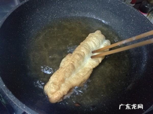 如何让油条松软,油条的做法和配方 酥脆蓬松麻花