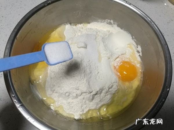 如何让油条松软,油条的做法和配方 酥脆蓬松麻花