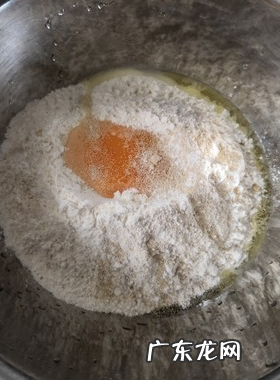 如何让油条松软,油条的做法和配方 酥脆蓬松麻花