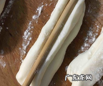 如何让油条松软,油条的做法和配方 酥脆蓬松麻花