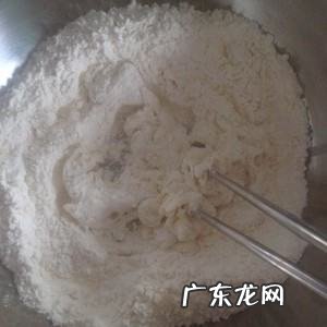 如何和面粉不沾手,做馒头和面粉时怎样才不粘手