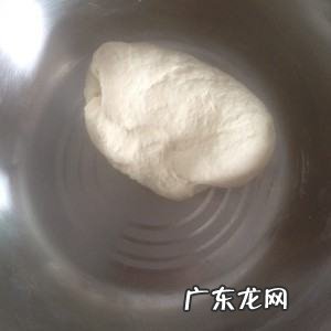 如何和面粉不沾手,做馒头和面粉时怎样才不粘手