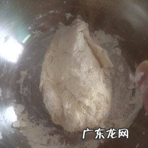 如何和面粉不沾手,做馒头和面粉时怎样才不粘手