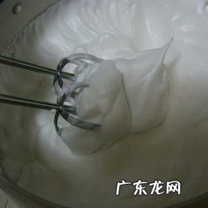 蛋白打出来是奶油,用鸡蛋清打出的奶油能直接吃