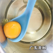 蛋白打出来是奶油,用鸡蛋清打出的奶油能直接吃
