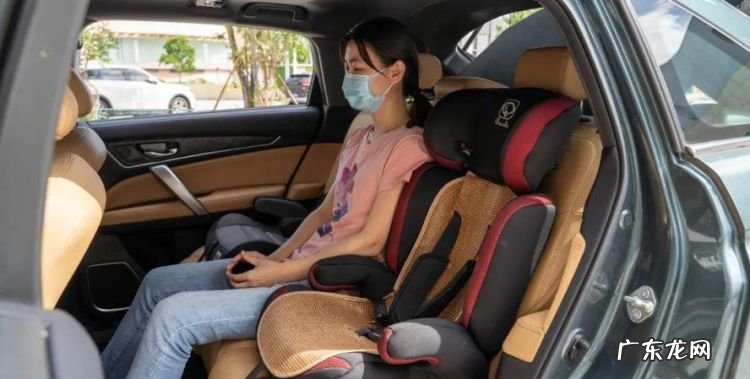 五座车可以带几个小孩,四个小孩两个大人算不算超载人员