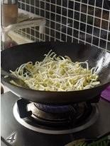 陕西拉条子面怎么和,拉条子和面的正确配方