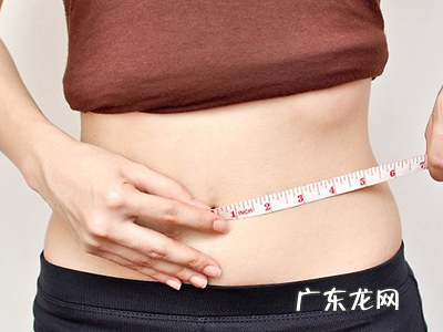 怎么徒手测腰围,没有工具怎么知道自己的腰围