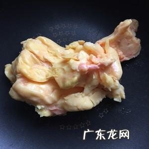 炼好的鸡油怎么吃,宰杀鸡后取出来的鸡油能吃