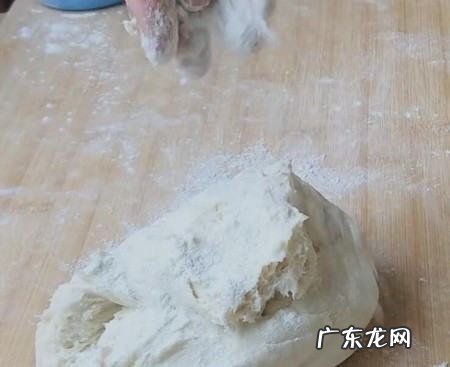 面包发酵后粘手怎么办,发面特别粘手是什么原因
