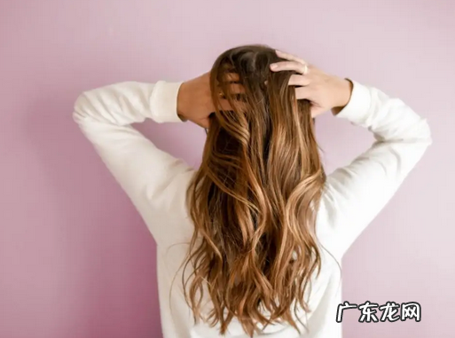 头发枯燥怎么保养,烫头发干枯毛躁怎么保养