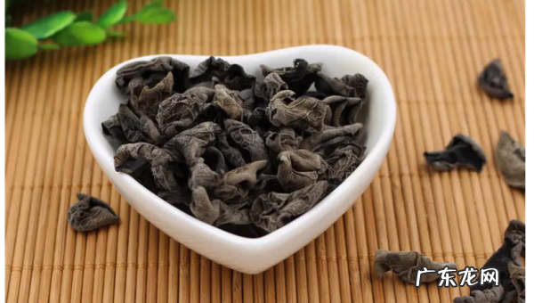 普通木耳和秋木耳有什么区别,秋木耳和黑木耳的区别是什么
