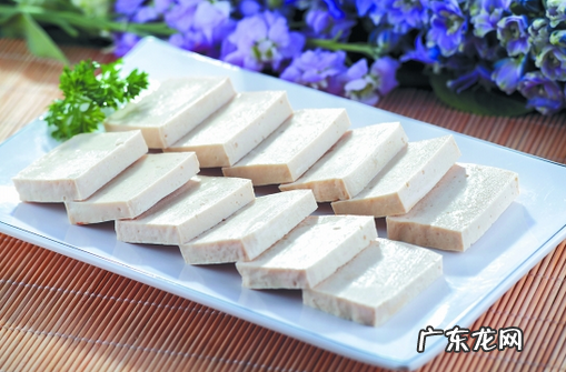 绢豆腐过期一天能吃,今天在超市买了一包过期的豆腐干还能吃