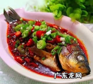 鲫鱼只吃蚯蚓不吃饲料怎么办,只吃红虫不吃饵料可以