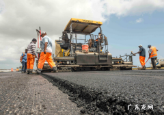 柏油路和水泥路哪个成本高,柏油路和水泥路哪一个投资更高