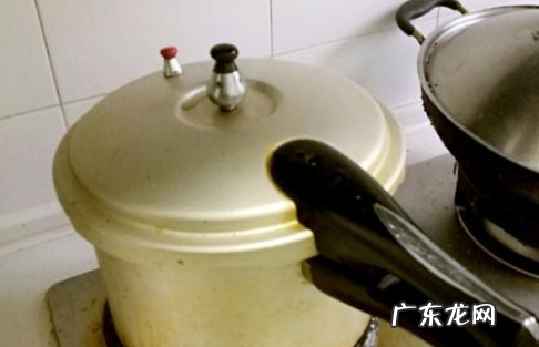 高压锅放气怎么放,高压锅正确的排气方法