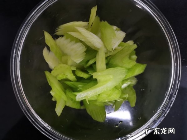 西芹怎么处理才脆嫩,腌芹菜怎么腌好吃又脆窍门