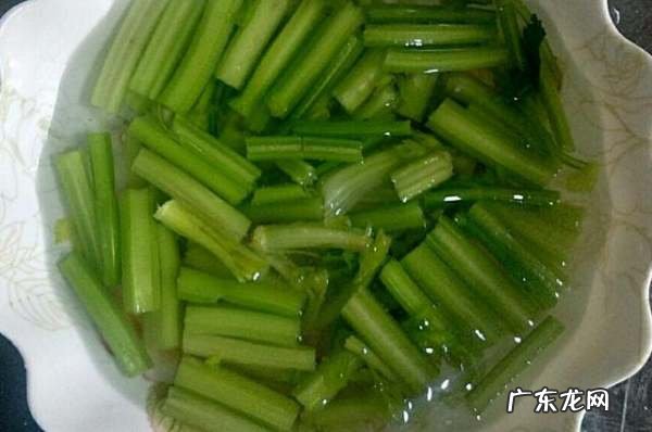 西芹怎么处理才脆嫩,腌芹菜怎么腌好吃又脆窍门