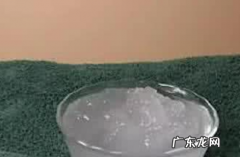 水加什么不会结冰,水里放什么东西不会冻