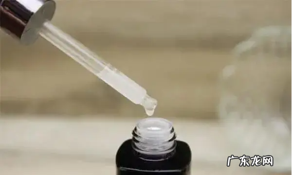 肌底液和精华都要用,肌底液之后还要用精华